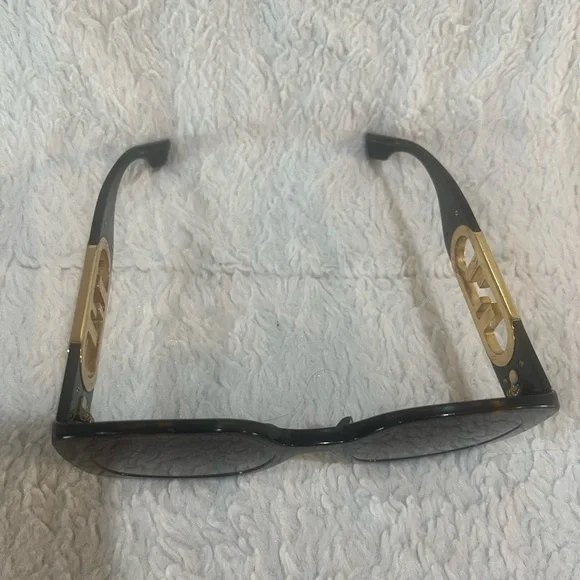 FENDI O'LOCK 40048 Tortoise Oversized Fashion FF Lock Logo Sunglasses FE40048U - Picture 2 of 7